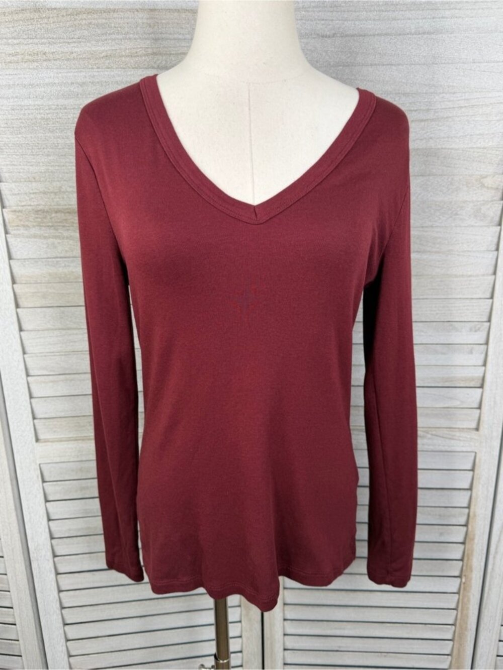 A NEW DAY Women's Lightweight V Neck Long Sleeve T-Shirt Burgundy-Medium